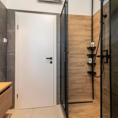 Galeb アパート *