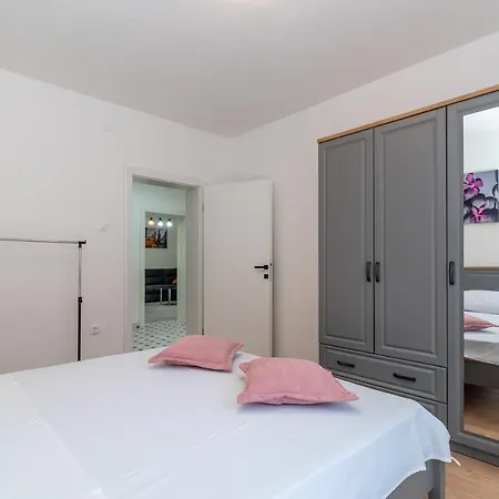 Apartment Galeb *